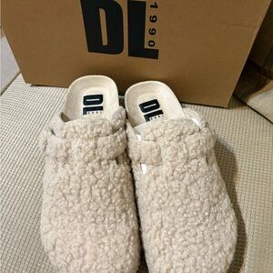 Dirty Laundry Shearling Clogs in Cream